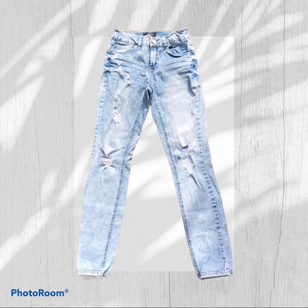 Refuge Light Wash Straight Leg Jeans 0